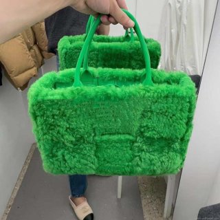 Bottega Veneta BV 652867 Arco Tote Intreccio shearling Green