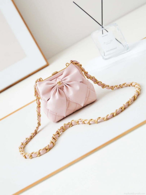 Chanel AP4028 Clutch with chain Lambskin Patent Crumpled Lambskin & Gold-Tone Metal Pink
