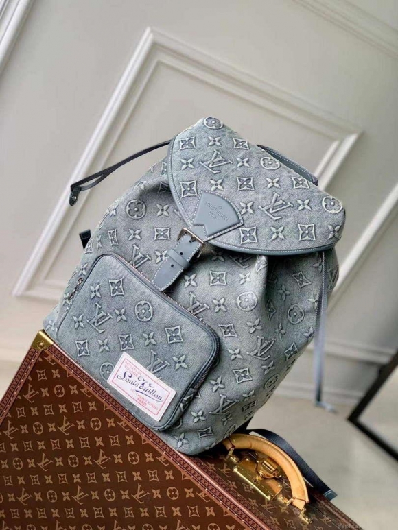 LV M22534 Louis Vuitton Montsouris Backpack
