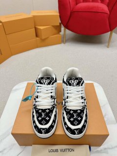 Louis Vuitton 1ABNJP Men Women’s LV Trainer Sneaker L62478