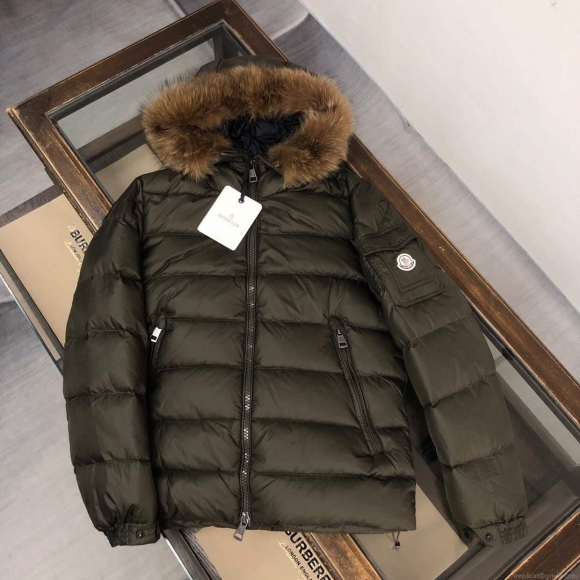 Moncler Short Classic Down Jacket M68737