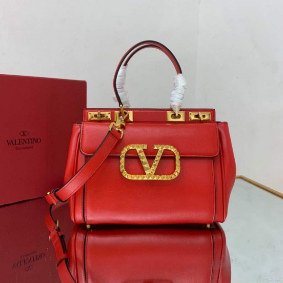 Valentino 4100 Medium Rockstud Alcove Handbag In Grainy Calfskin 2B0J41 Red