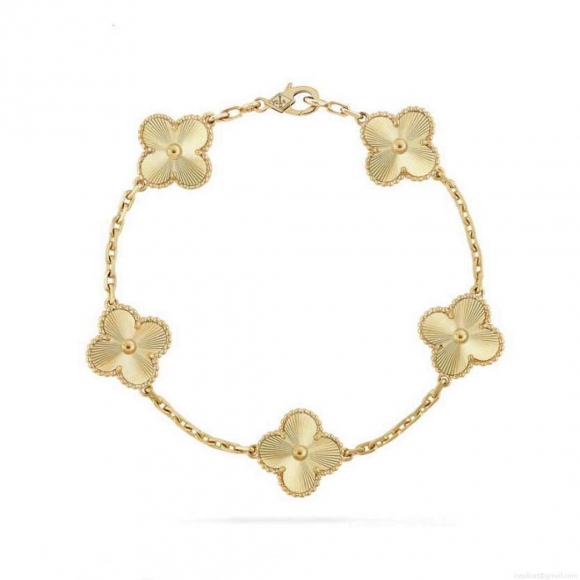Van Cleef & Arpels Vintage Alhambra bracelet, 5 four-leaf lucky totems VCARP3JK00 Yellow gold