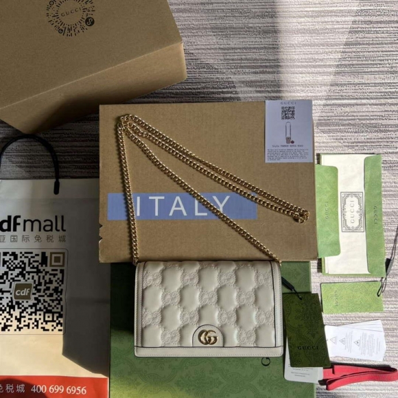 Gucci 723787 GG Matelassé Chain Wallet White