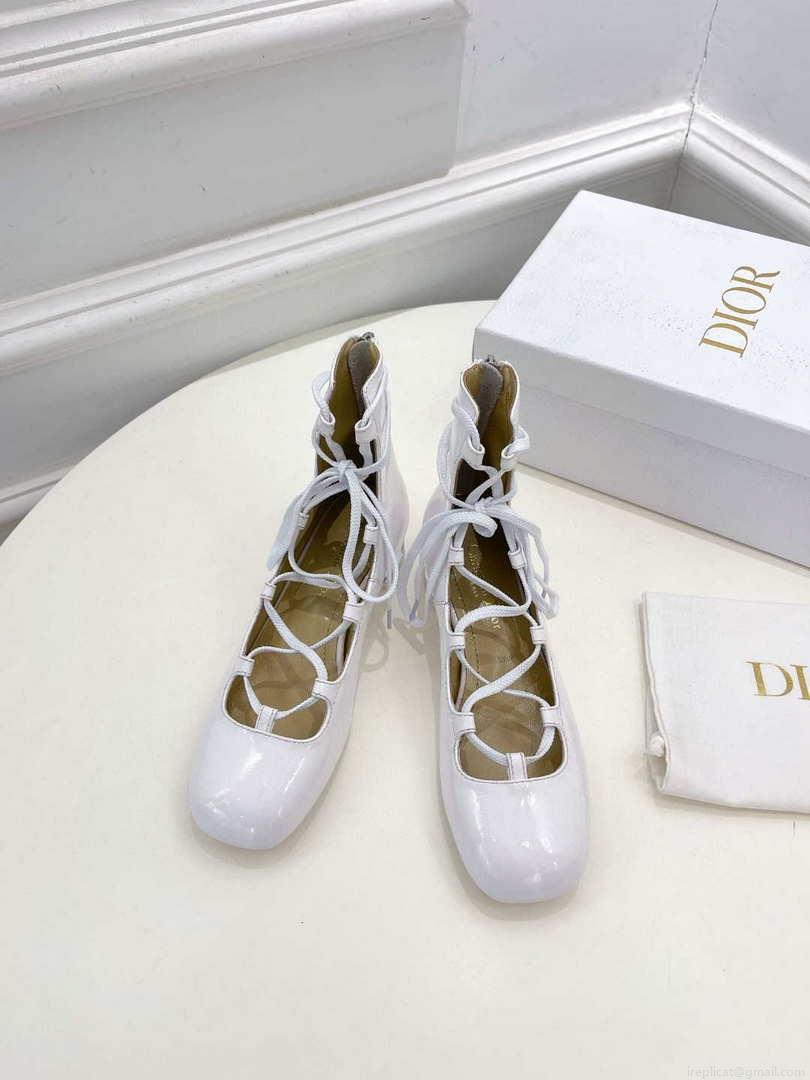 Dior Women‘s KDI760VNI ARTY lace-up ankle boots in white patent and calfskin