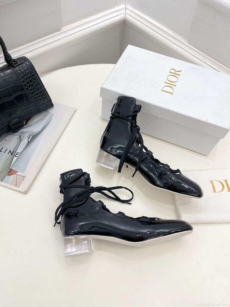 Dior Women‘s KDI760VNI ARTY lace-up ankle boots in black patent and calfskin