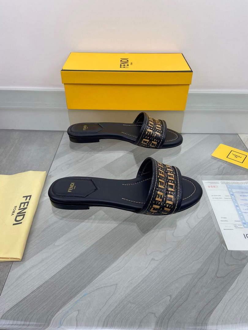 Fendi 8R8092 FF Interlace Leather Slides Flats Shoes Black