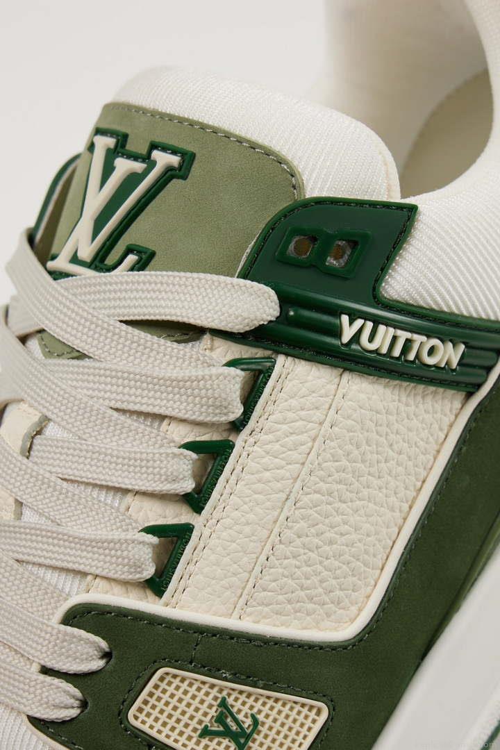 Louis Vuitton 1ABLUR Men Women’s LV Trainer Sneaker L62469