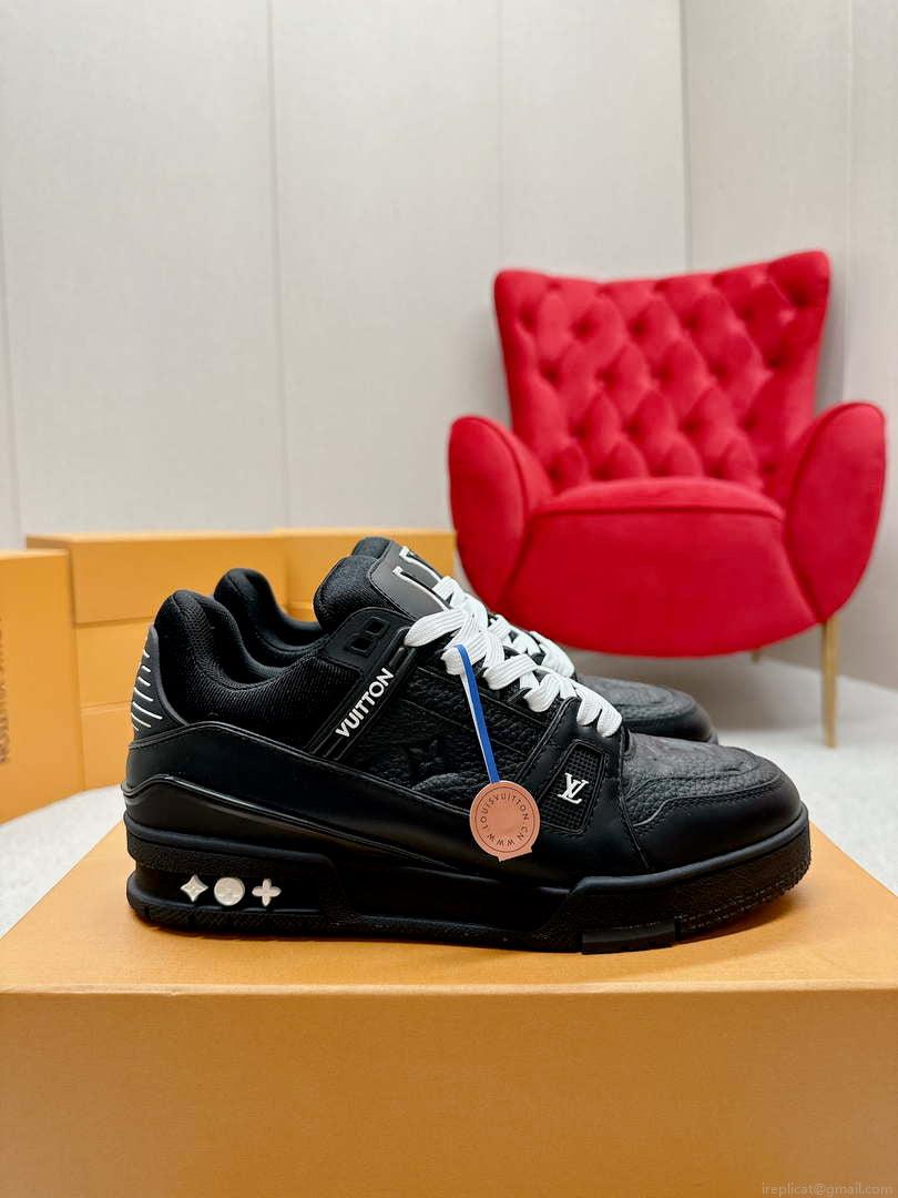 Louis Vuitton 1ABLUR Men Women’s LV Trainer Sneaker L62471