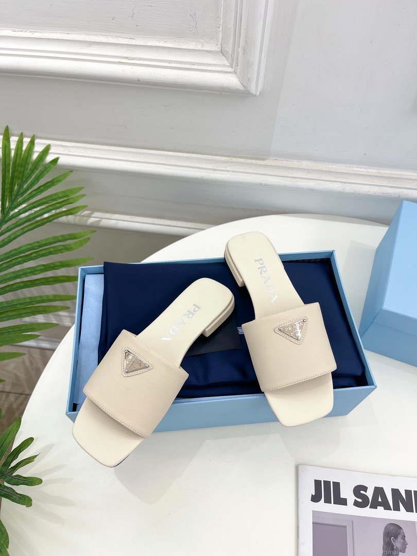 Prada Embossed leather slides leather P91265