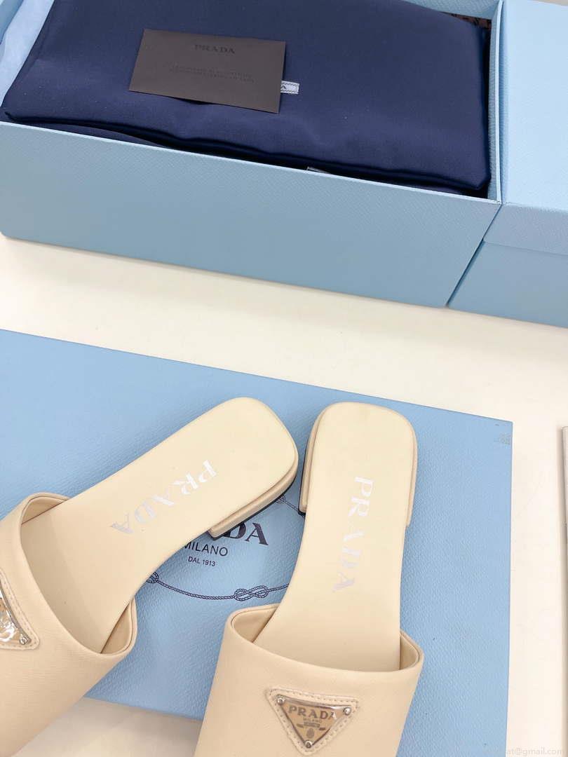 Prada Embossed leather slides leather P91265