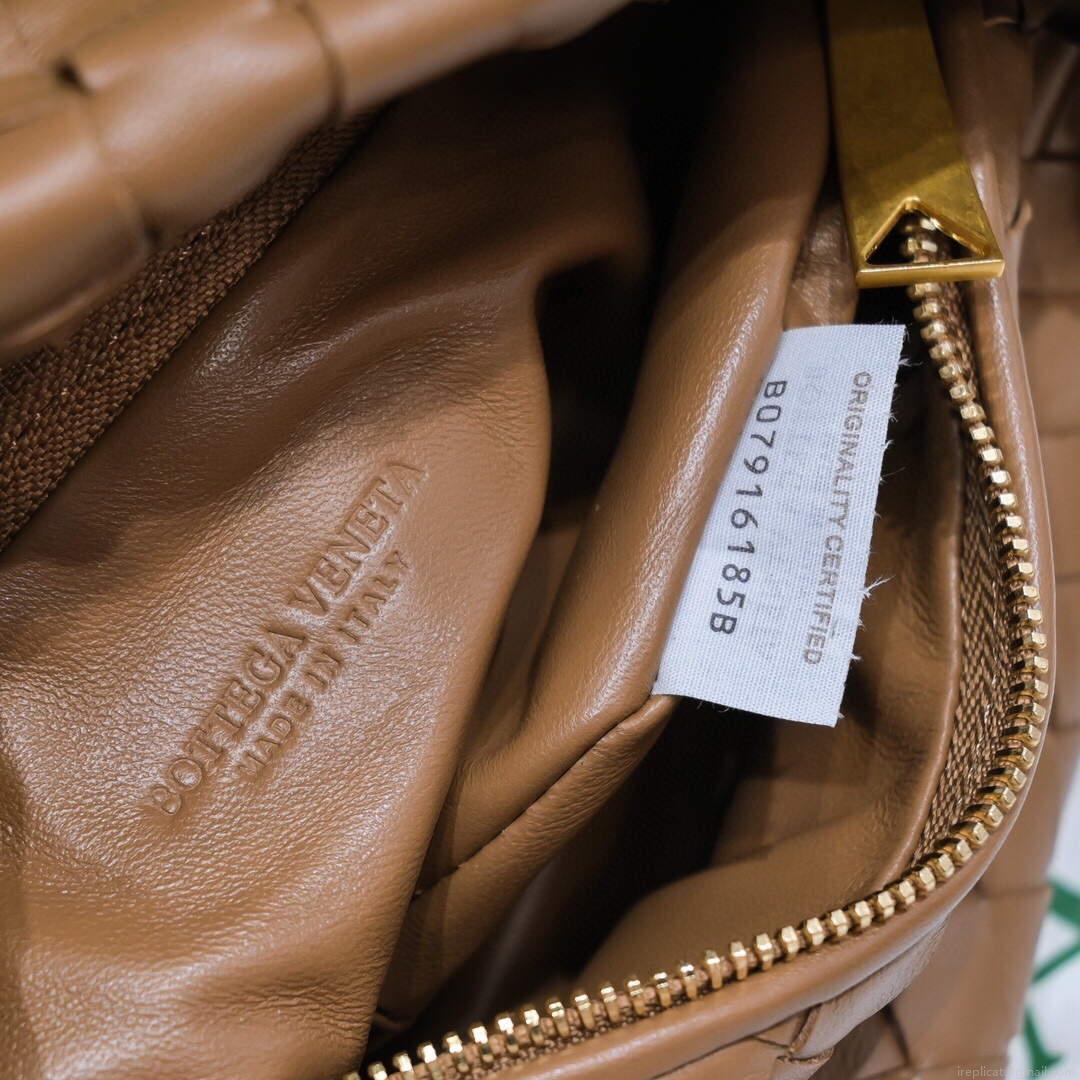 Bottega Veneta BV 651876 mini Jodie Borwn