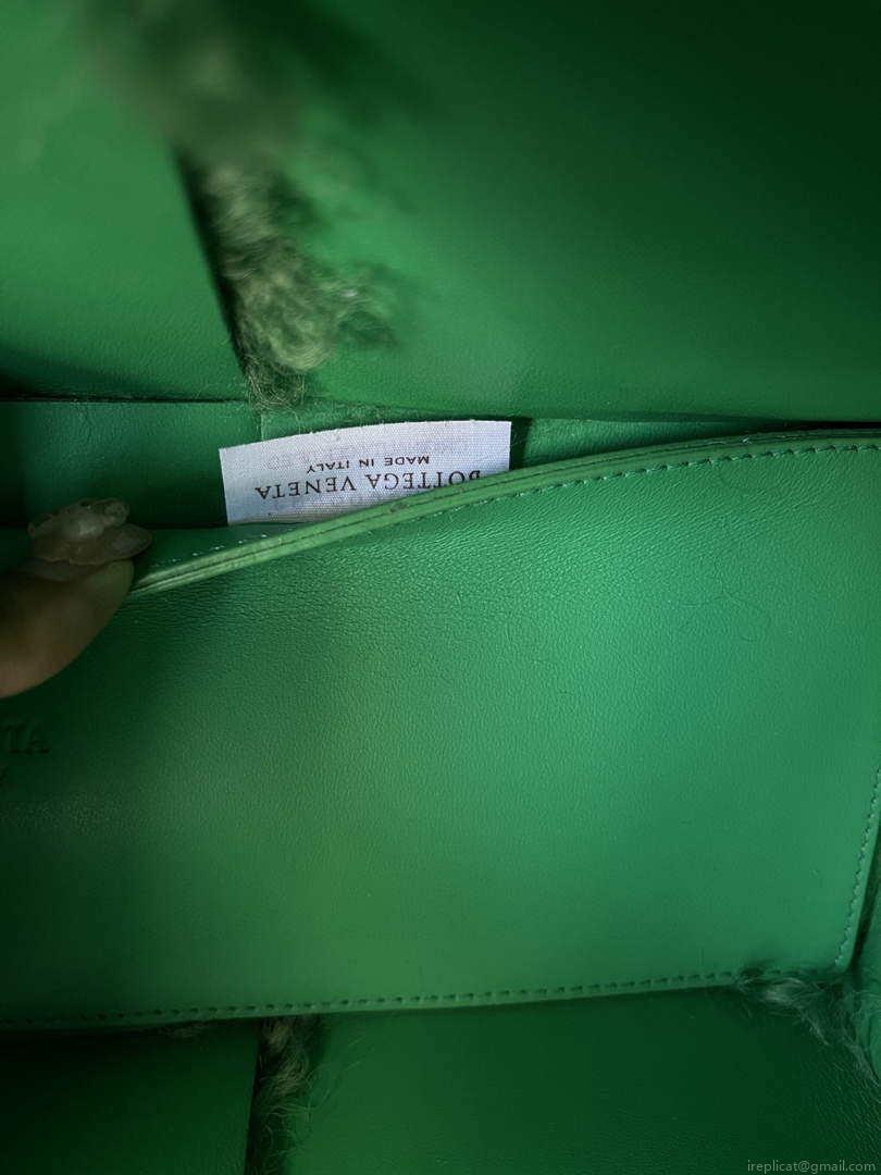 Bottega Veneta BV 652867 Arco Tote Intreccio shearling Dark Green
