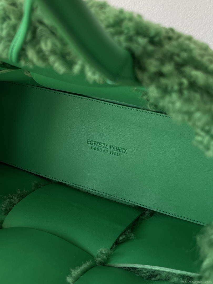Bottega Veneta BV 652867 Arco Tote Intreccio shearling Dark Green