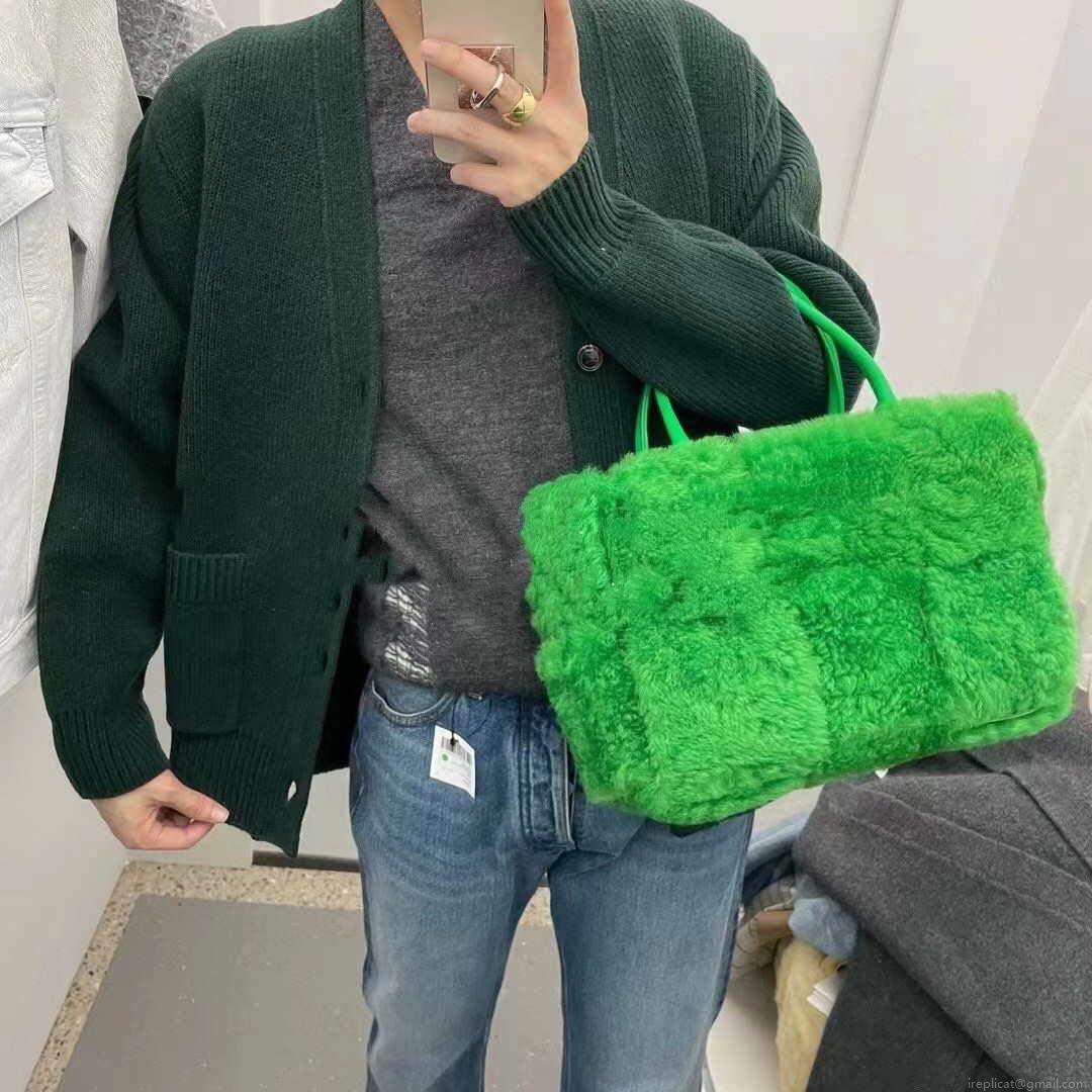 Bottega Veneta BV 652867 Arco Tote Intreccio shearling Green