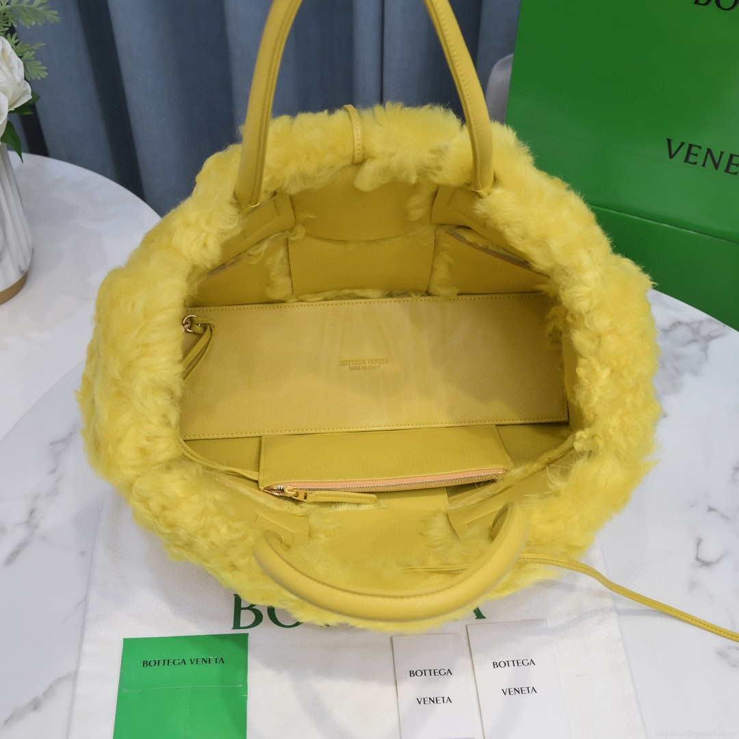 Bottega Veneta BV 652867 Arco Tote Intreccio shearling Yellow
