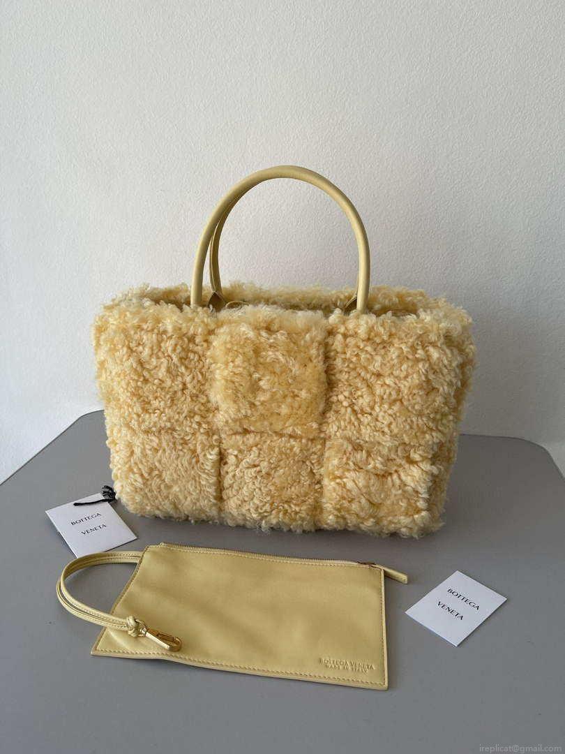 Bottega Veneta BV 652867 Arco Tote Intreccio shearling Light Yellow
