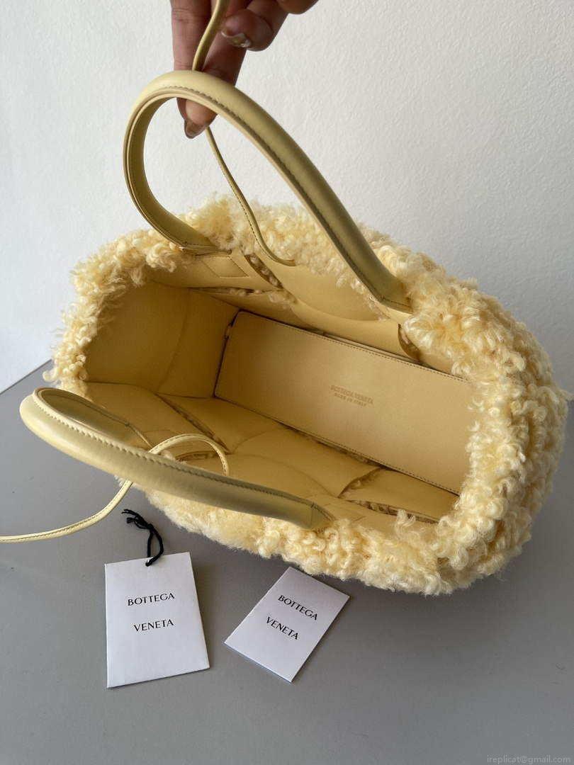 Bottega Veneta BV 652867 Arco Tote Intreccio shearling Light Yellow