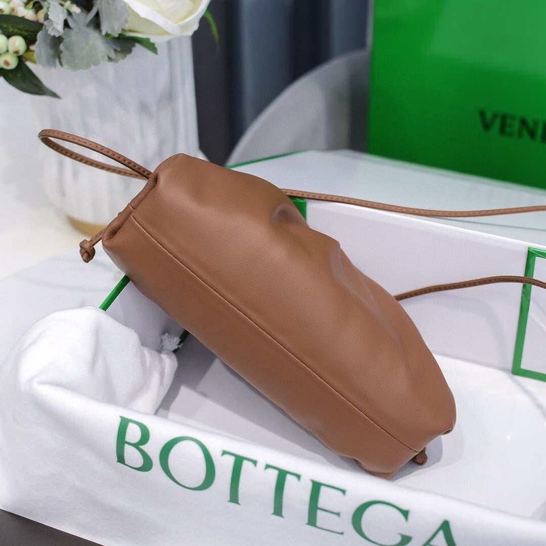 Bottega Veneta 585852 BV Mini Pouch Brown Bag