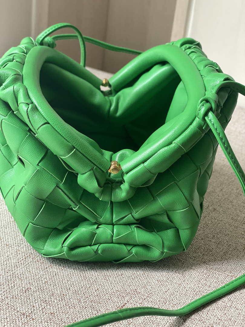 BV 585852VCPP13722 Bottega Veneta Mini Pouch Green
