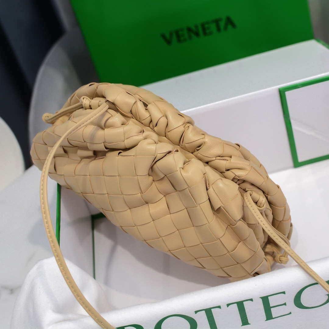 BV 585852VCPP19776 Bottega Veneta Mini Pouch Beige