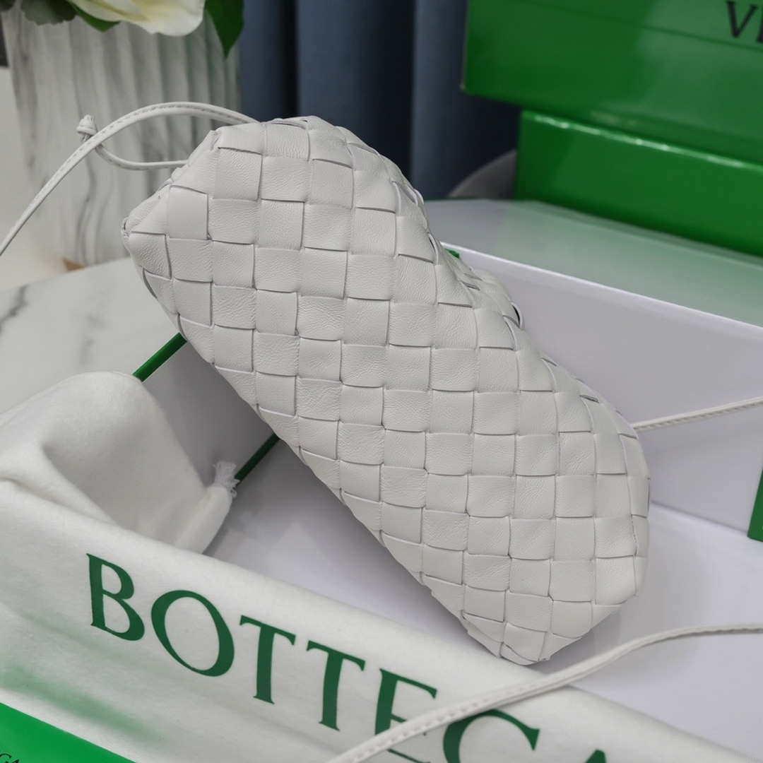 BV 585852 Bottega Veneta Mini Pouch intrecciato leather clutch with strap White