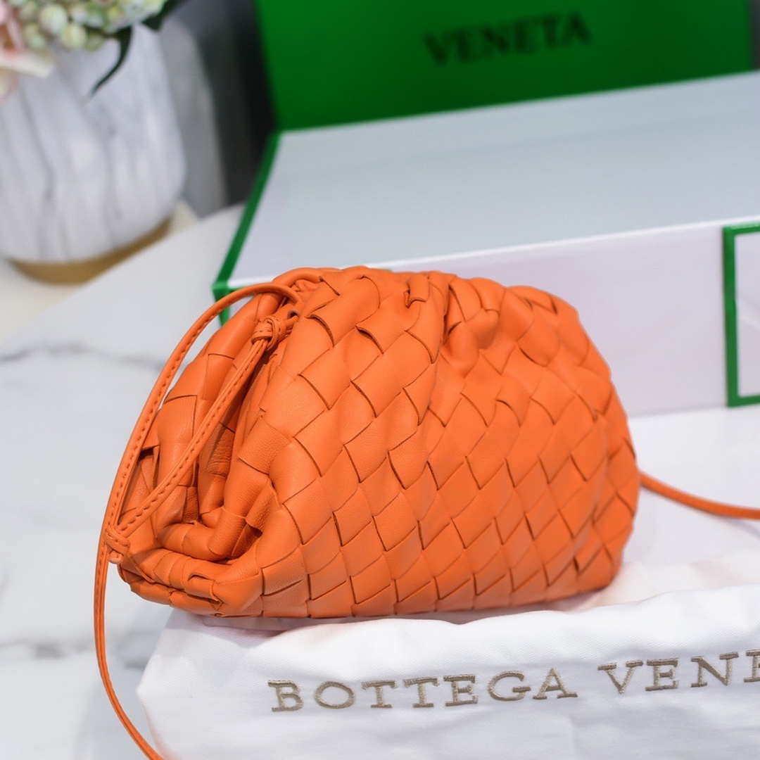 BV 585852 Bottega Veneta Mini Pouch intrecciato leather clutch with strap Orange