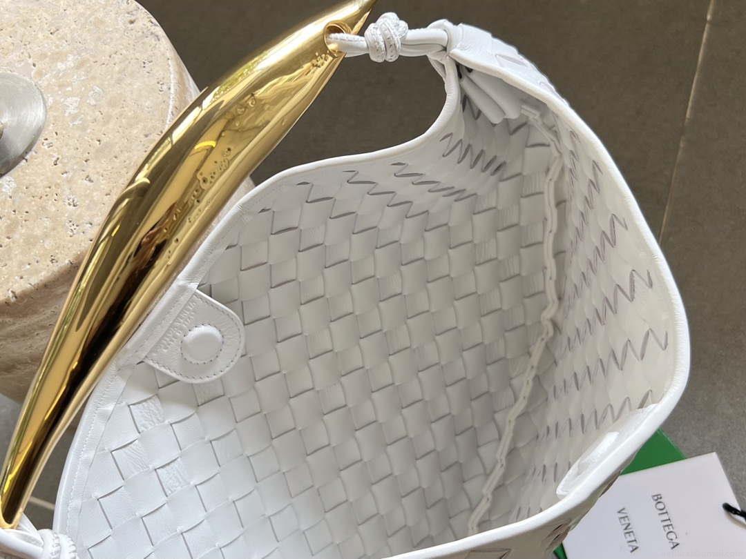 Bottega Veneta BV 716082 Sardine White