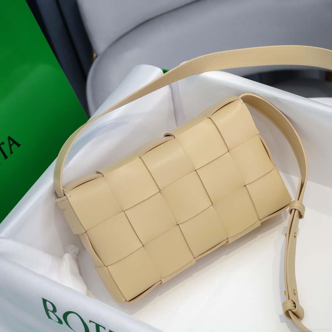 Bottega Veneta BV 578004 Cassette Cross-body bag soft lambskin leather BV89904