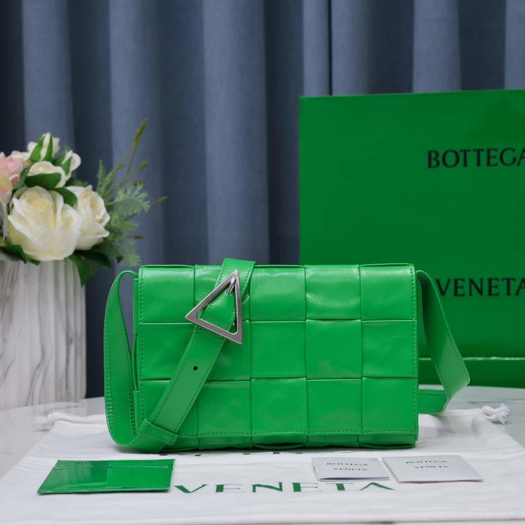 Bottega Veneta BV 578004 Cassette Cross-body bag soft lambskin leather BV89909