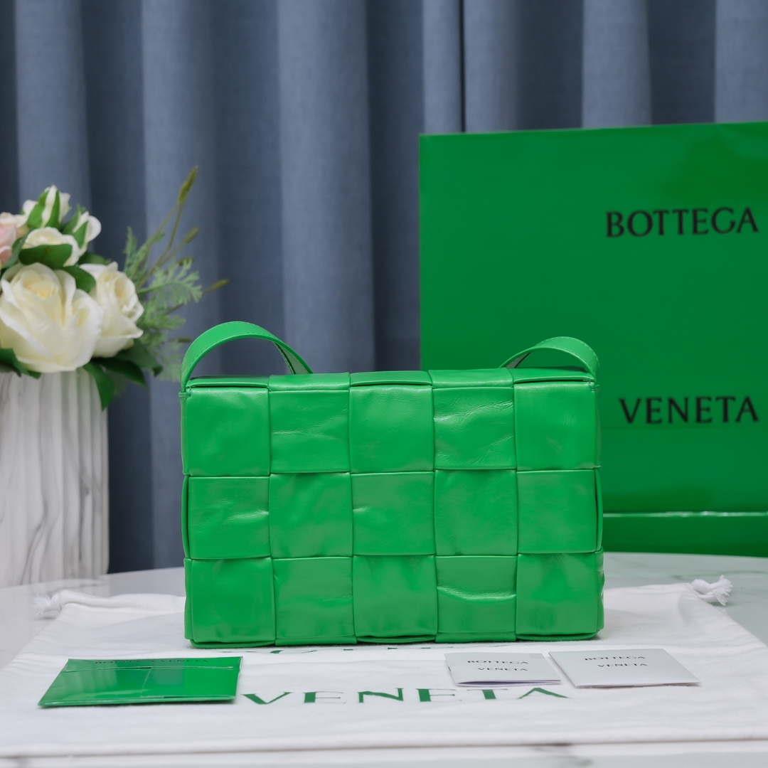 Bottega Veneta BV 578004 Cassette Cross-body bag soft lambskin leather BV89909