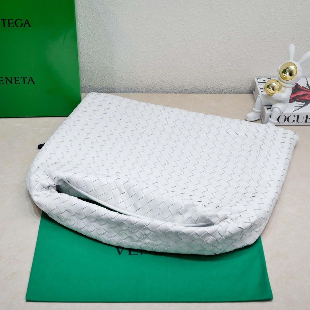 Bottega Veneta BV 763970 Large Hop Fondant Bag White