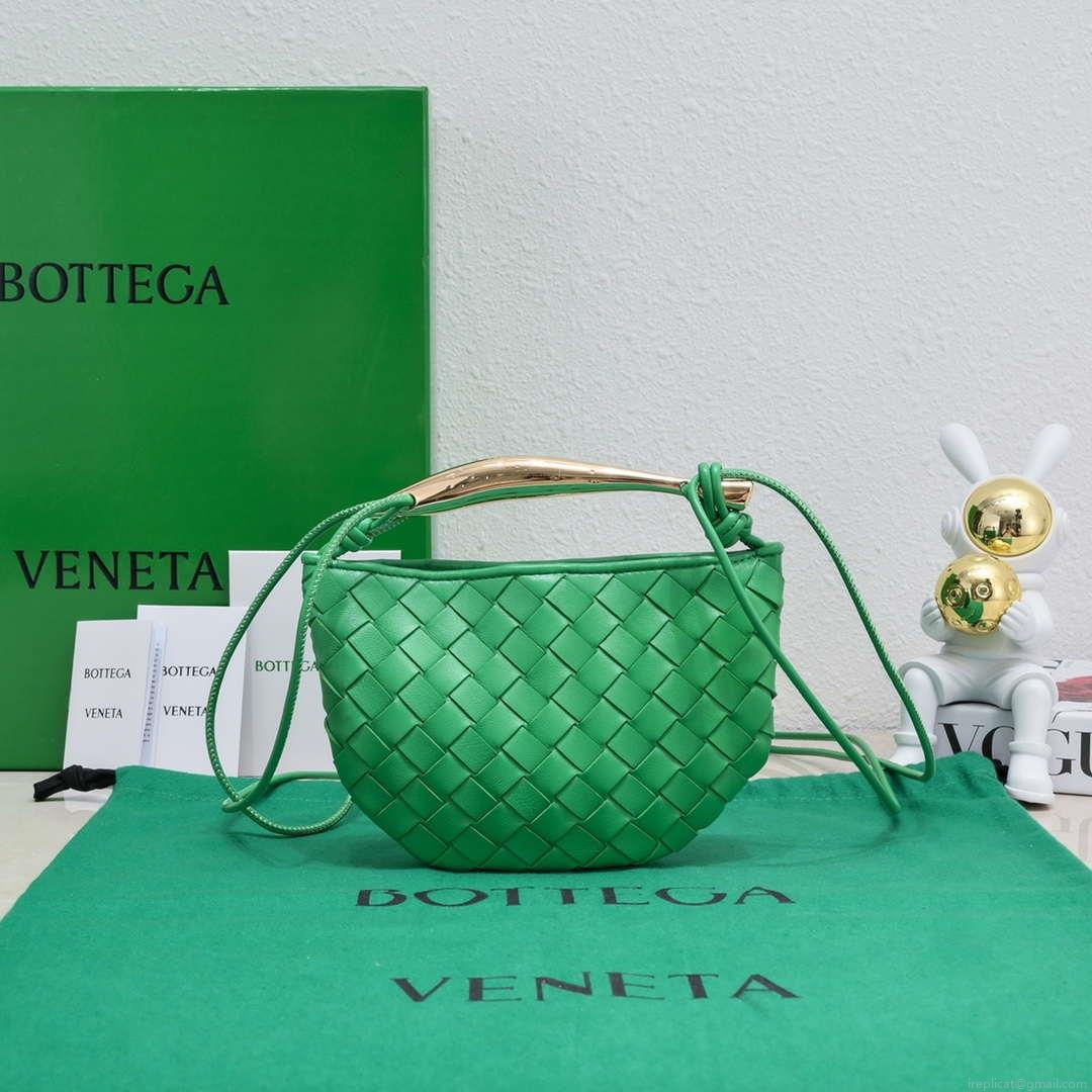 Bottega Veneta BV 744267 Mini Sardine Cross-body bag realised with Intrecciato Green