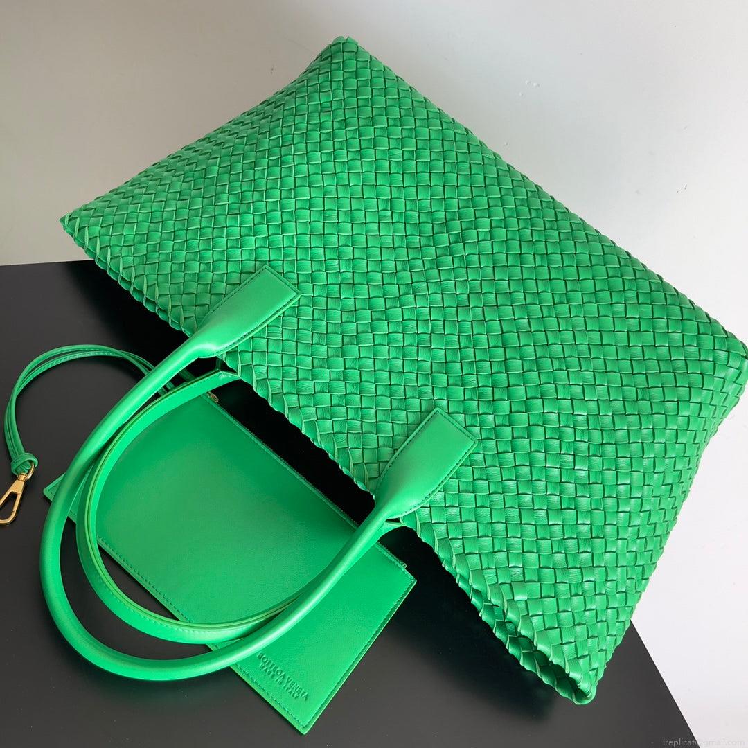 Bottega Veneta BV 608811 Large Cabat Bag Bv0019