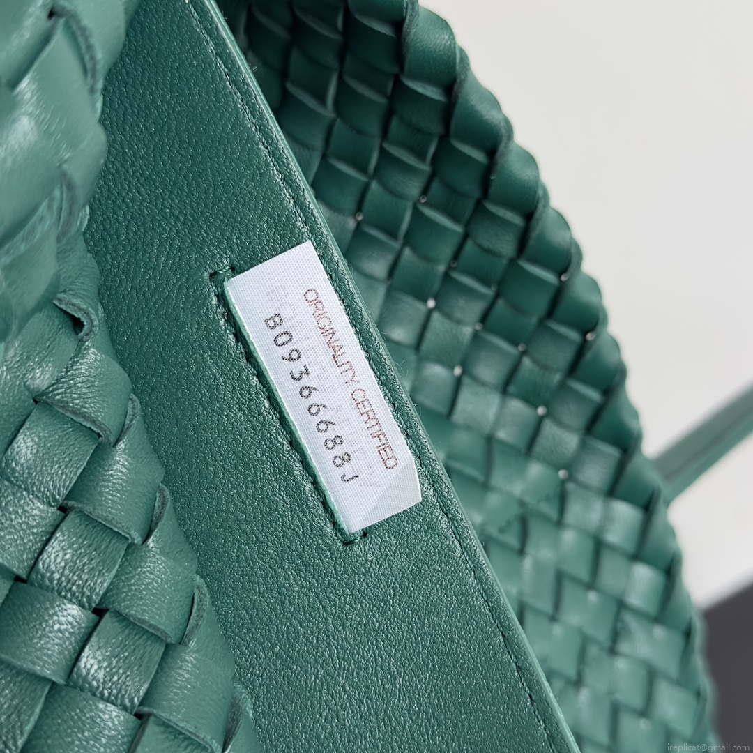 Bottega Veneta BV 608811 Large Cabat Bag Bv0026