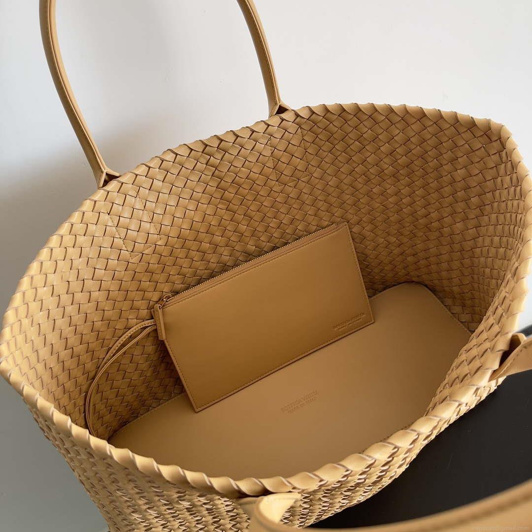 Bottega Veneta BV 608811 Large Cabat Bag Bv0027