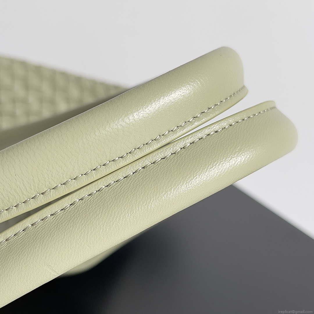 Bottega Veneta BV 608811 Large Cabat Bag Bv0028