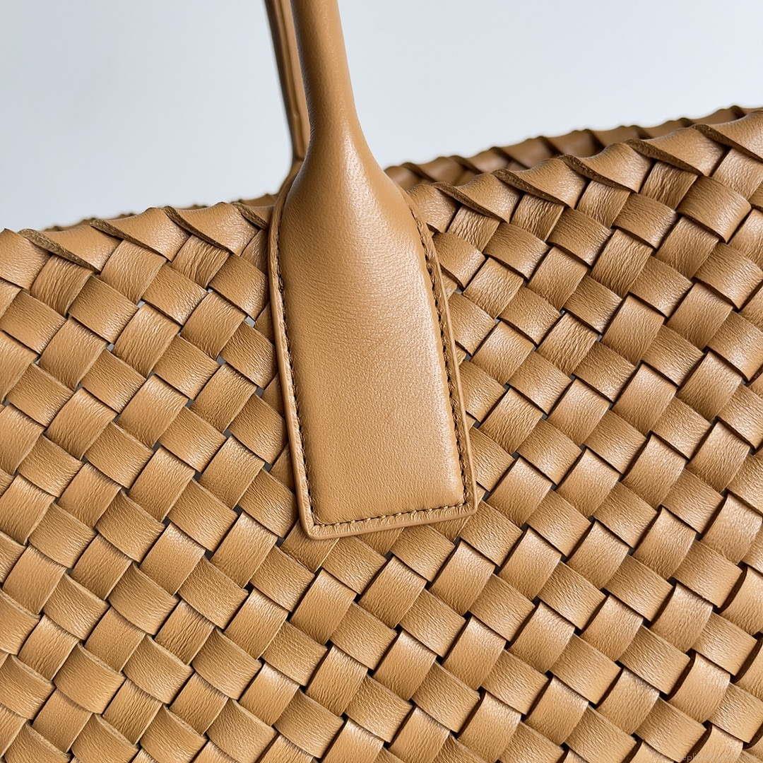 Bottega Veneta BV 608811 Large Cabat Bag Bv0029