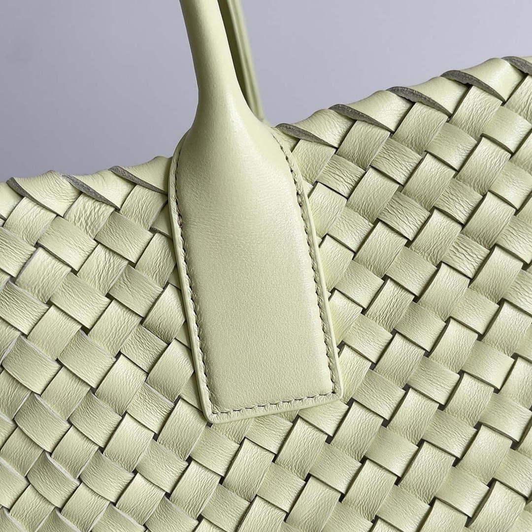 Bottega Veneta BV 608811 Large Cabat Bag Bv0030