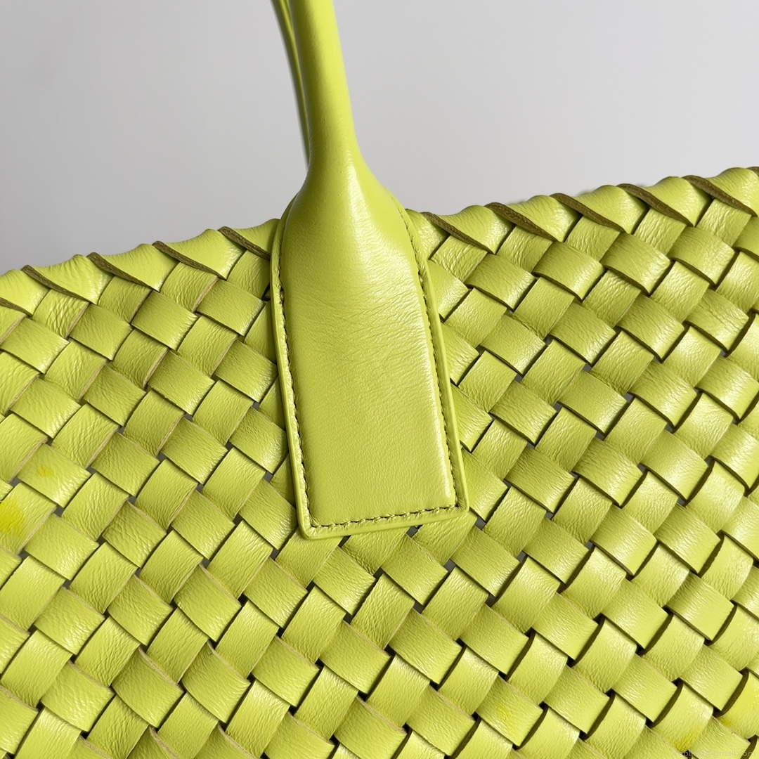Bottega Veneta BV 608811 Large Cabat Bag Bv0031