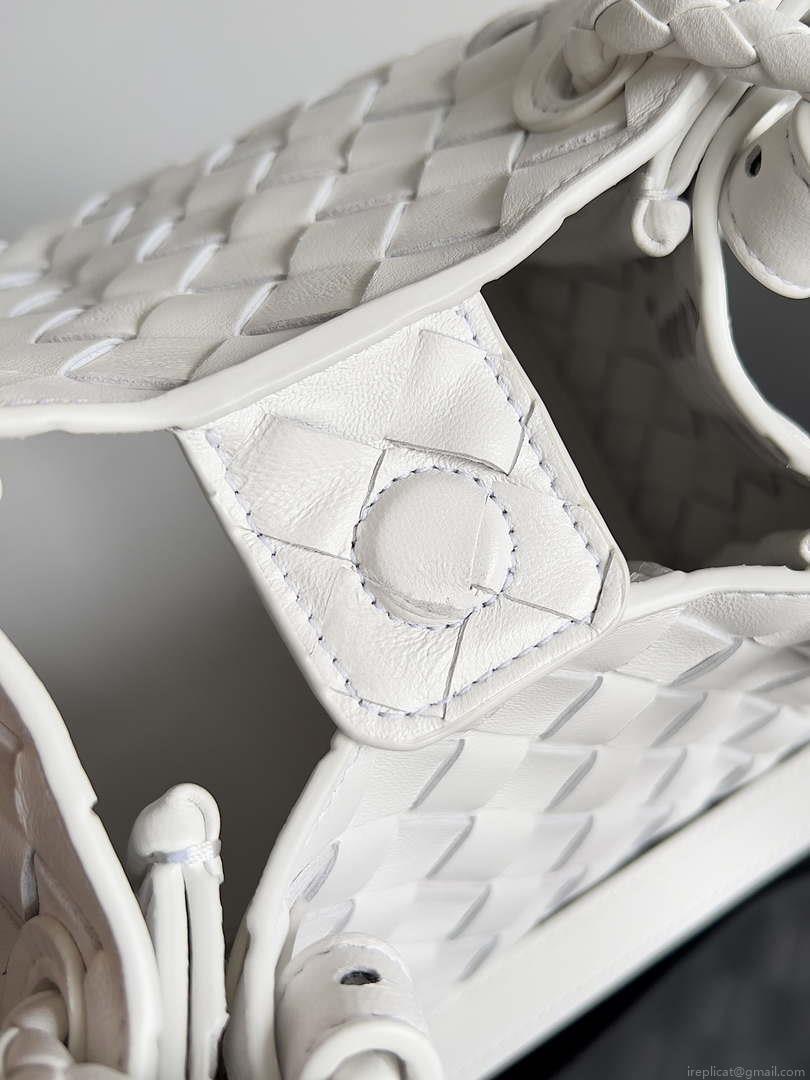 Bottega Veneta BV 796569VCPPT8060 Small Andiamo Parachute White
