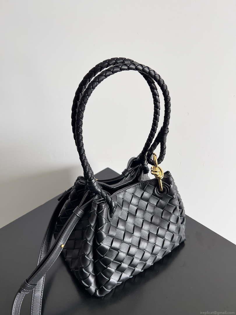 Bottega Veneta BV 796569VCPPT8060 Small Andiamo Parachute Black