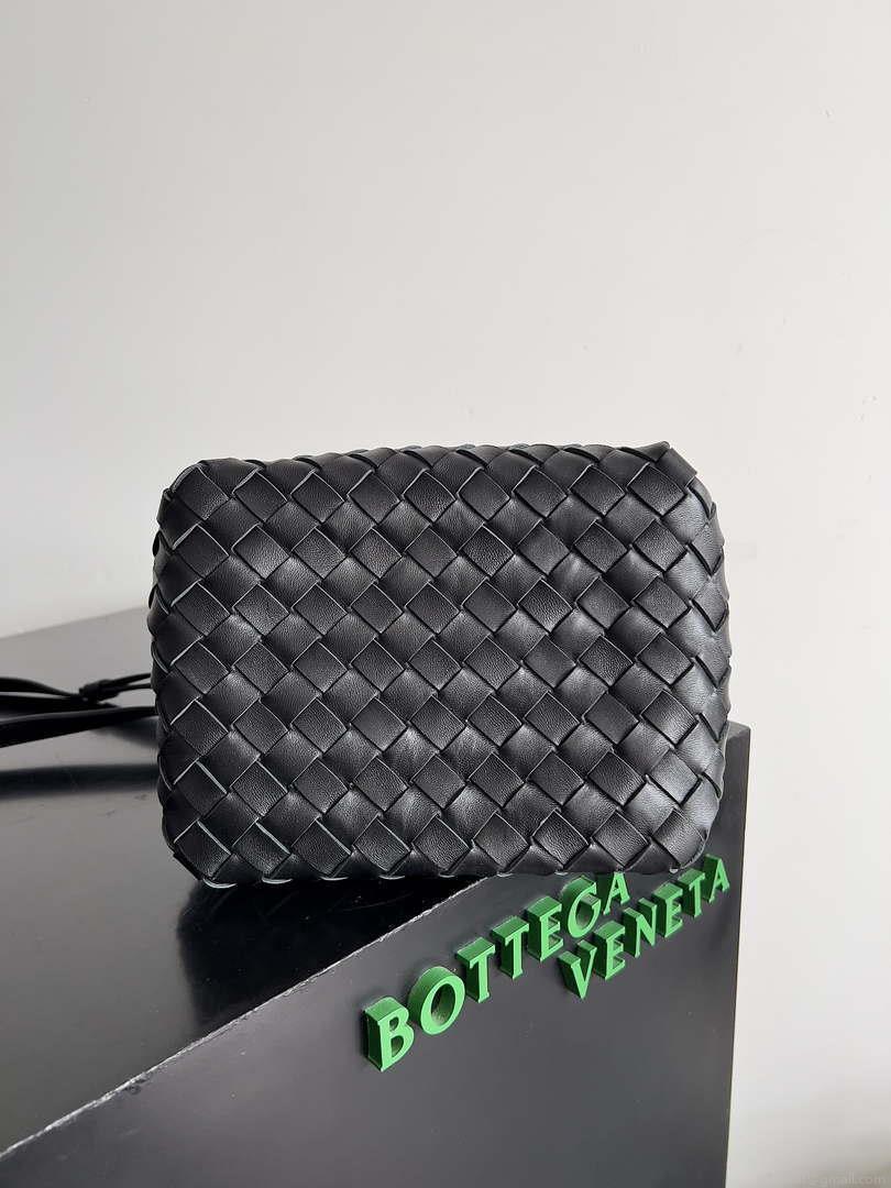 Bottega Veneta BV 796569VCPPT8060 Small Andiamo Parachute Black