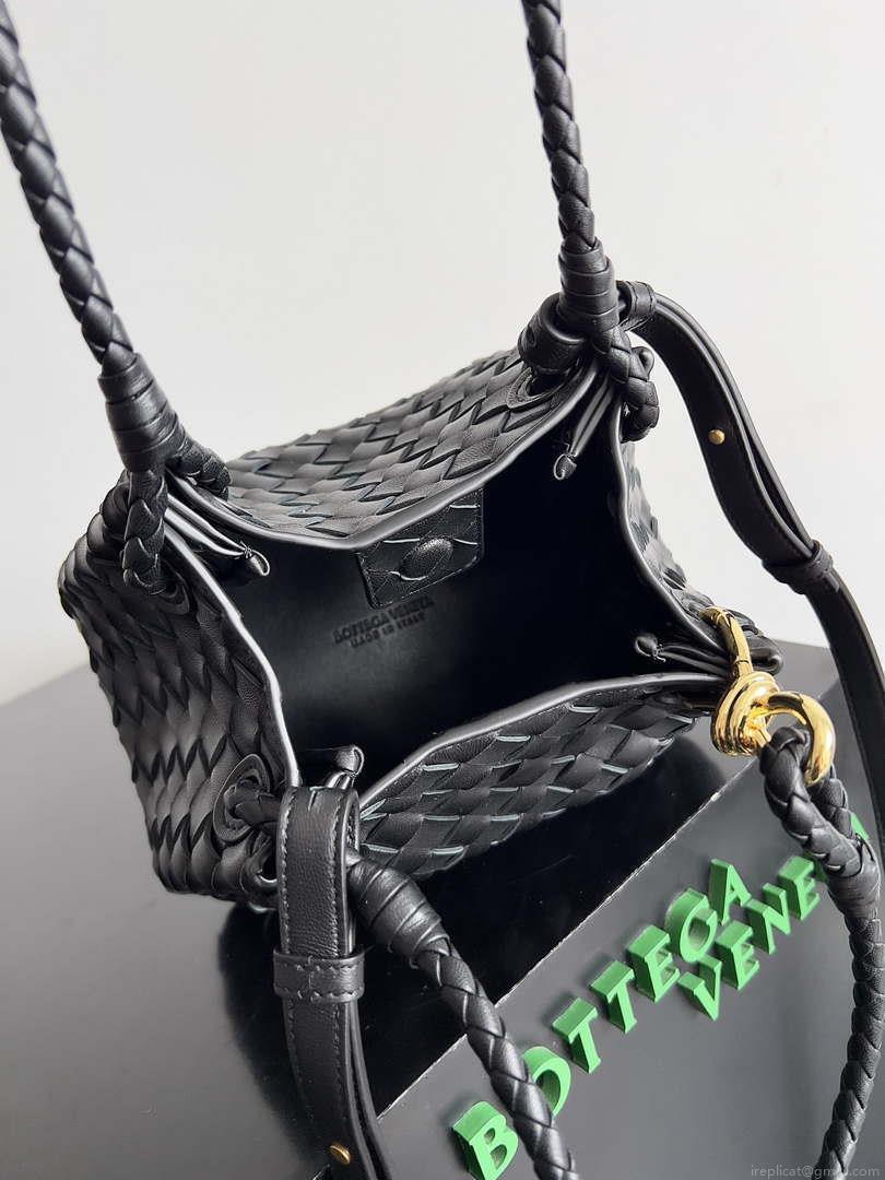 Bottega Veneta BV 796569VCPPT8060 Small Andiamo Parachute Black