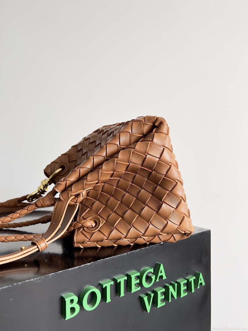 Bottega Veneta BV 796569VCPPT8060 Small Andiamo Parachute Brown