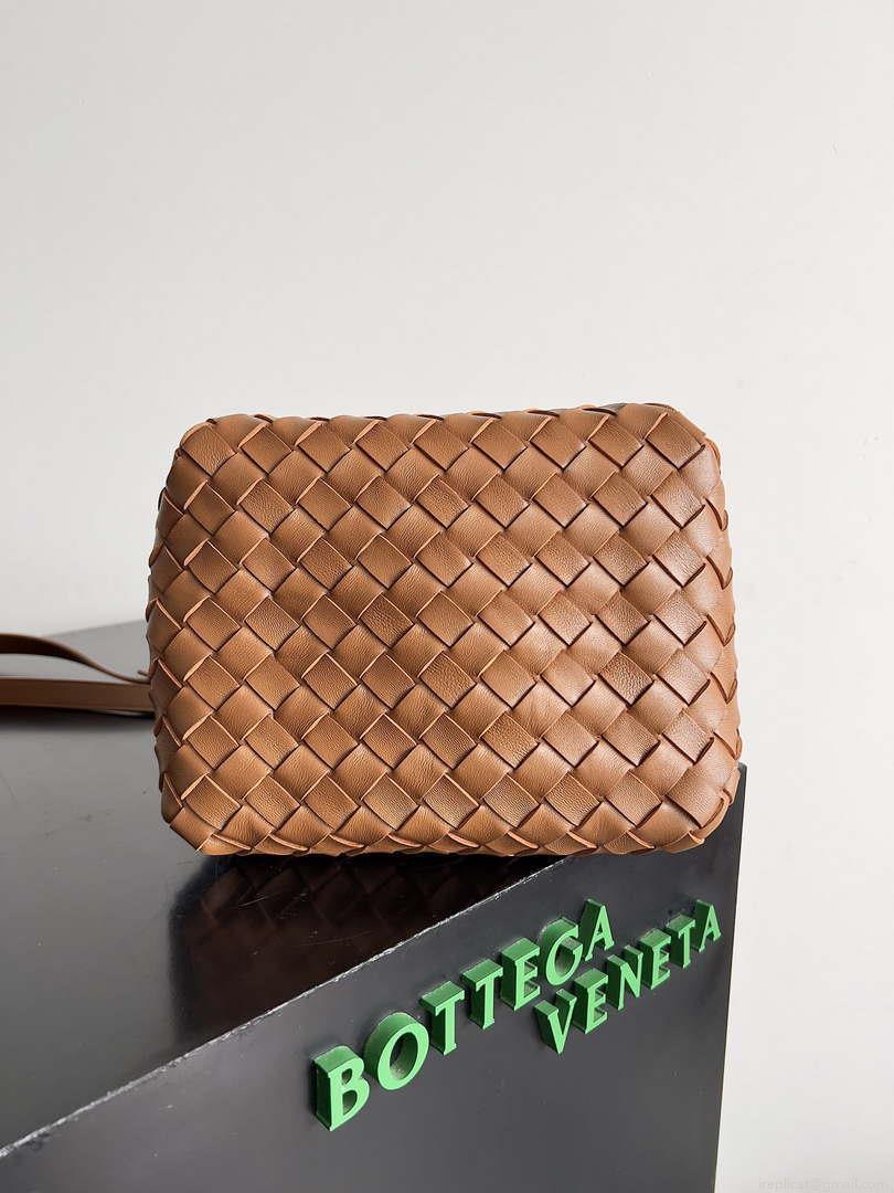 Bottega Veneta BV 796569VCPPT8060 Small Andiamo Parachute Brown