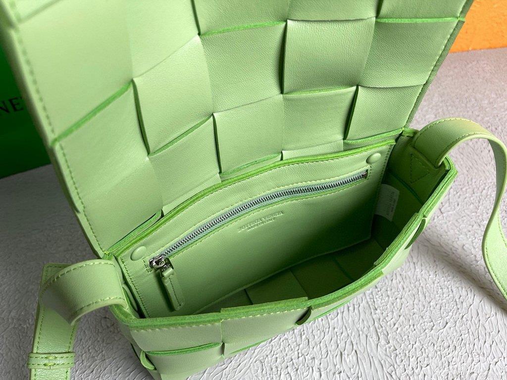 Bottega Veneta BV 578004 Cassette Cross-body Bag 58890 Light Green