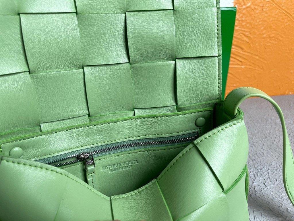 Bottega Veneta BV 578004 Cassette Cross-body Bag 58890 Light Green
