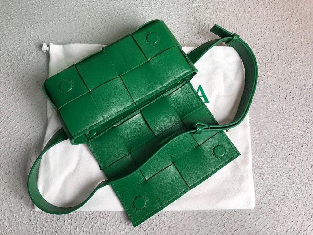 Bottega Veneta BV 639367 Belt-Cassette 55869 Bag Dark Green