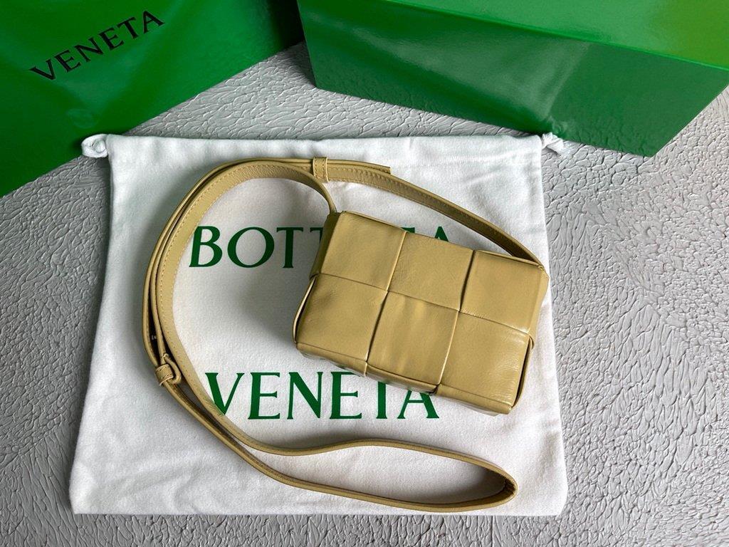 Bottega Veneta BV 666688 Cassette Shoulder Bag 33993 Apricot